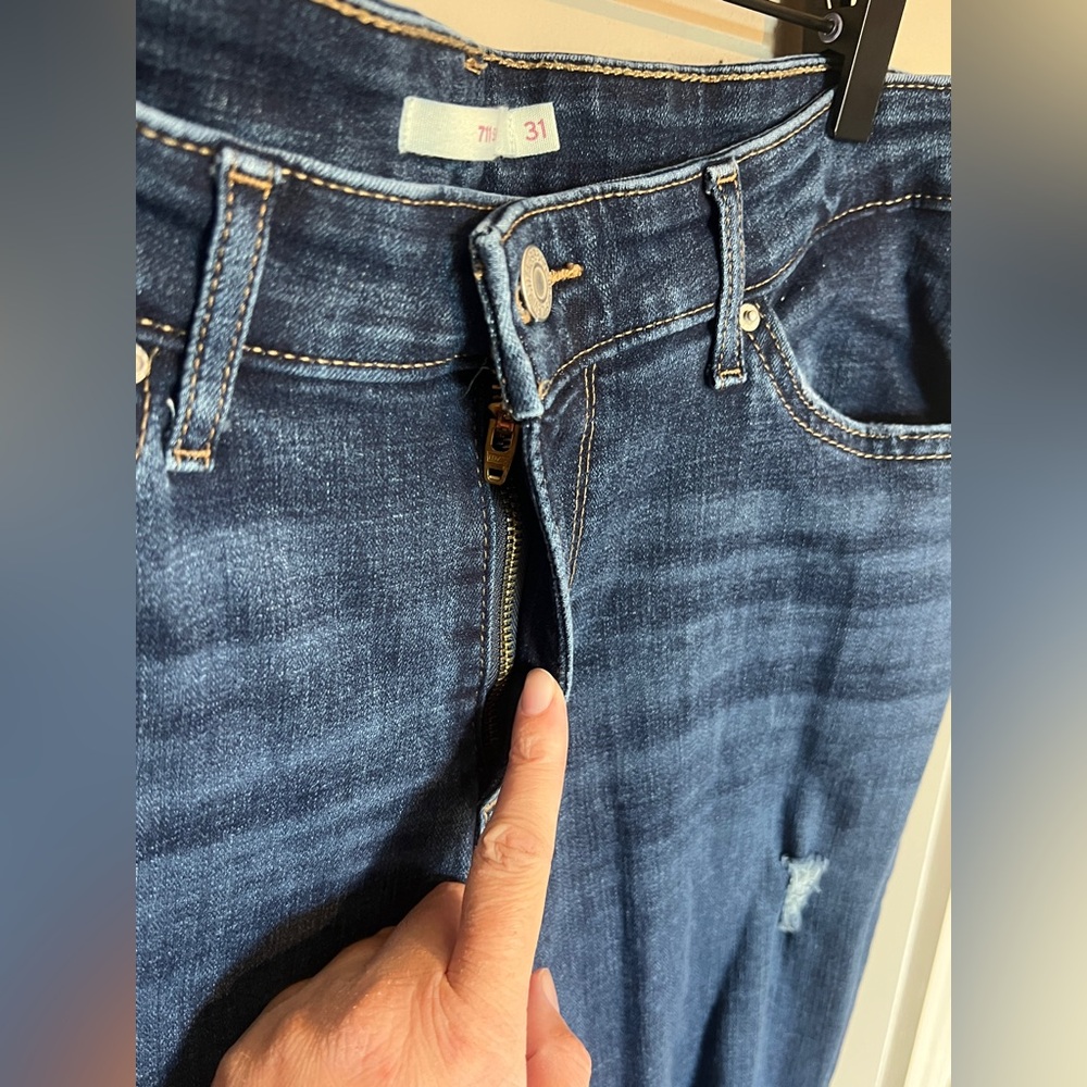 Levi's 711 Distressed Skinny Jeans Size 31 - Picture 6 of 10